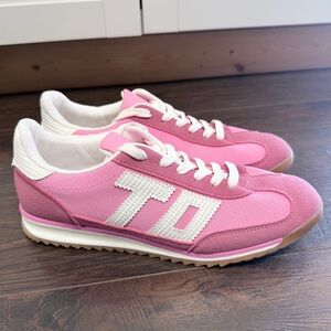 NWOT LA SHEELAH PINK SNEAKERS